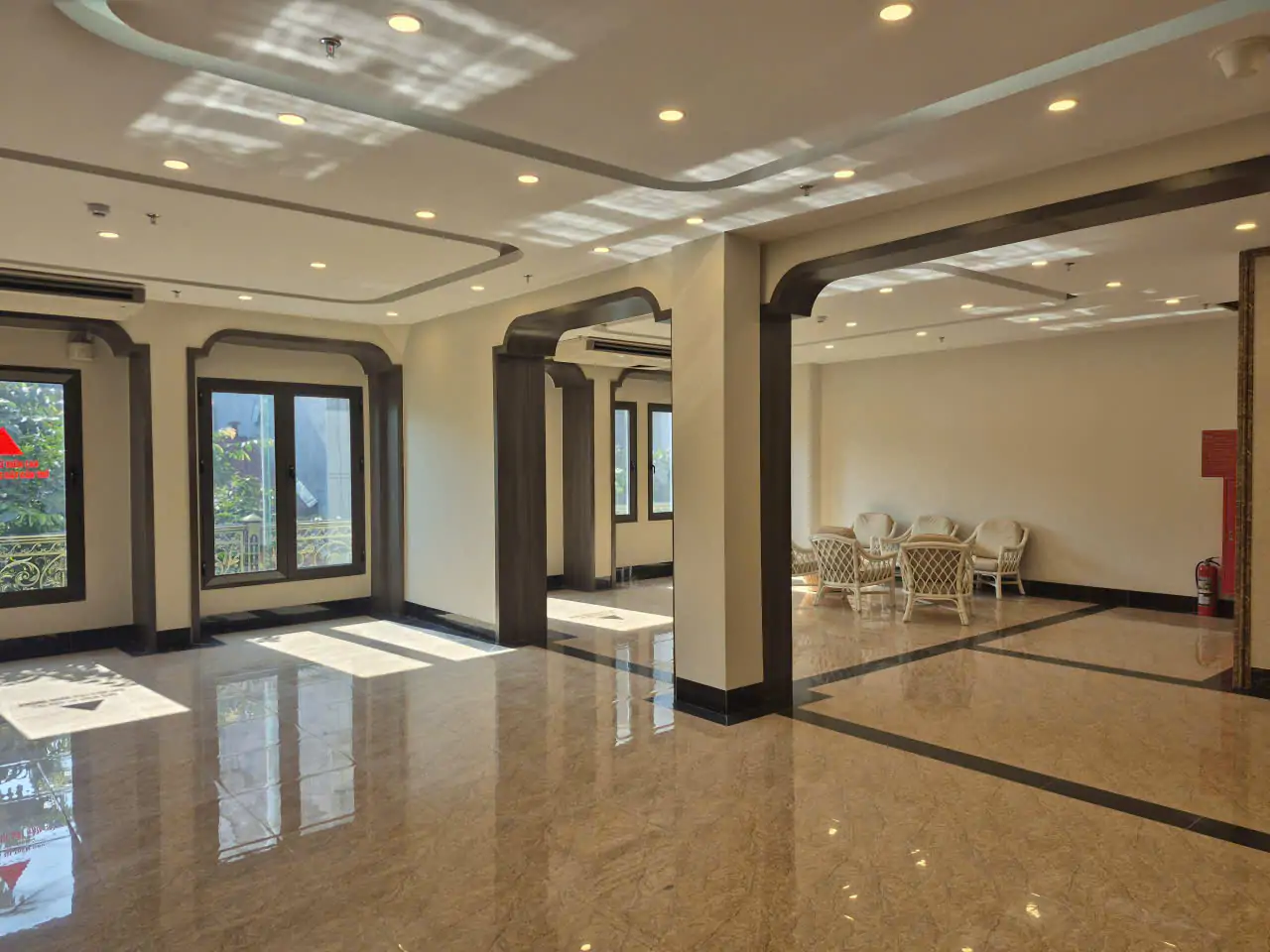 Thuê Văn Phòng Trọn Gói Tại Phố Cổ Hà Nội: Giải Pháp Mặt Bằng Hàng Bông Có Hầm Xe.2